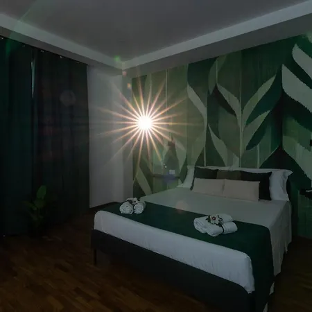 Deluxe - Jacuzzi & Cinema, 500m To Metro B, 6-8 Pax * Roma